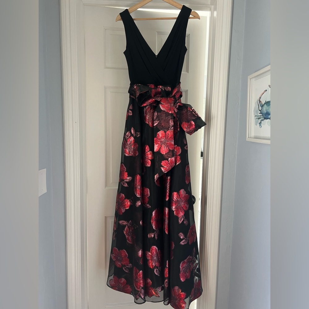 Eliza J Black and Red Sleeveless V-Neck Maxi Gown